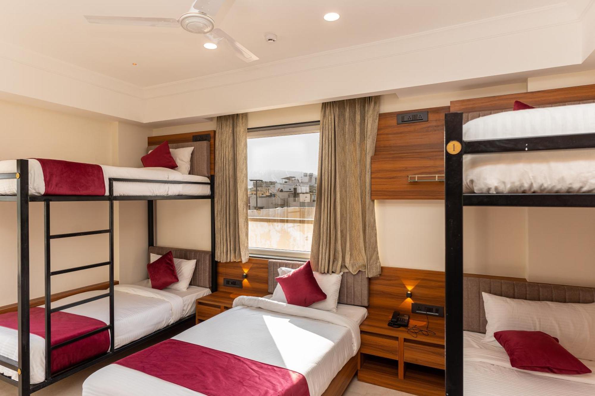 Raghunandan Palace - A Premier Boutique Stay, City Center & 500 Meters From City Railway Station Udaipur Exterior foto