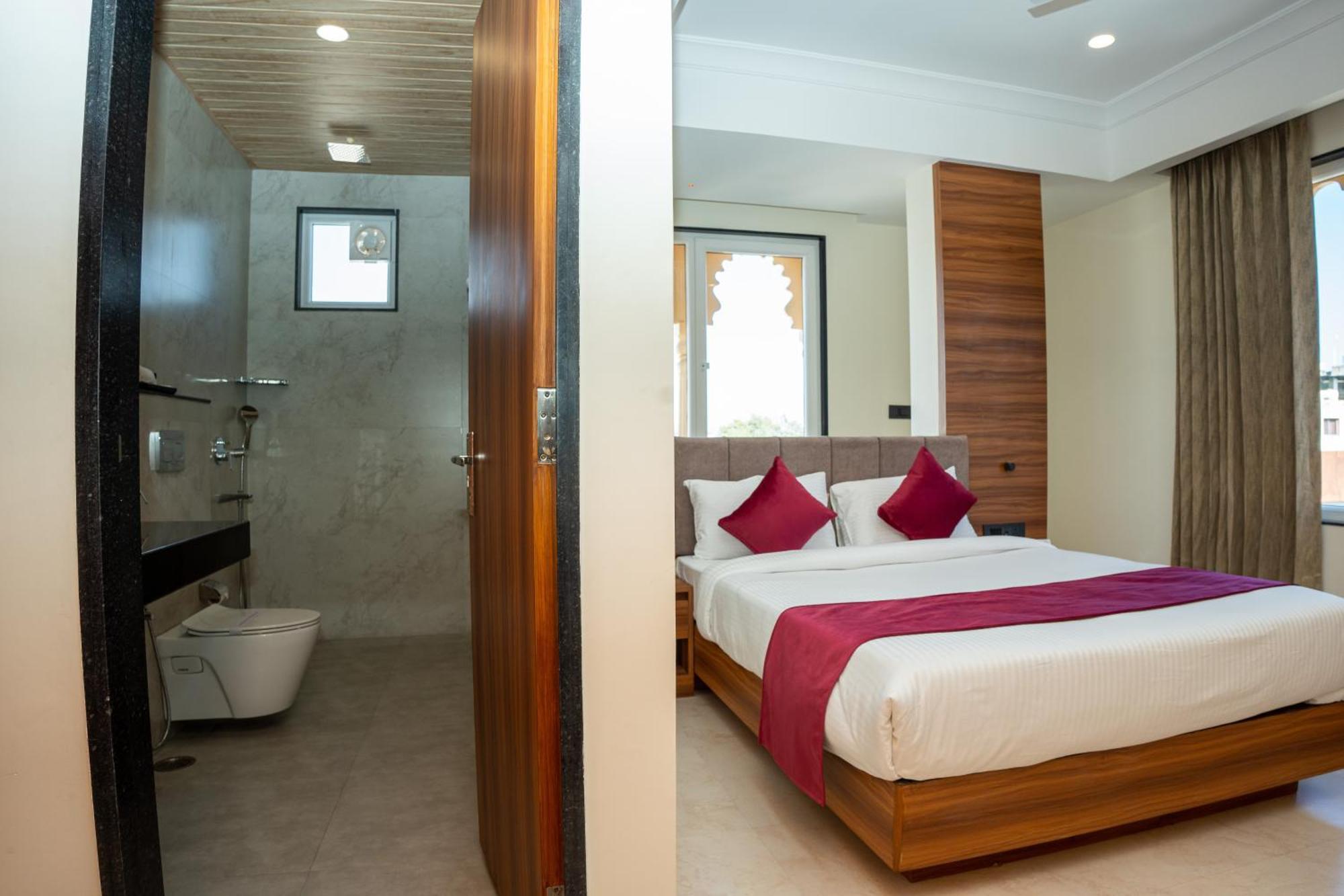 Raghunandan Palace - A Premier Boutique Stay, City Center & 500 Meters From City Railway Station Udaipur Exterior foto